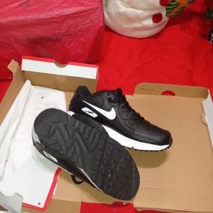 Women's sz 6 Nike Air tennis brand new